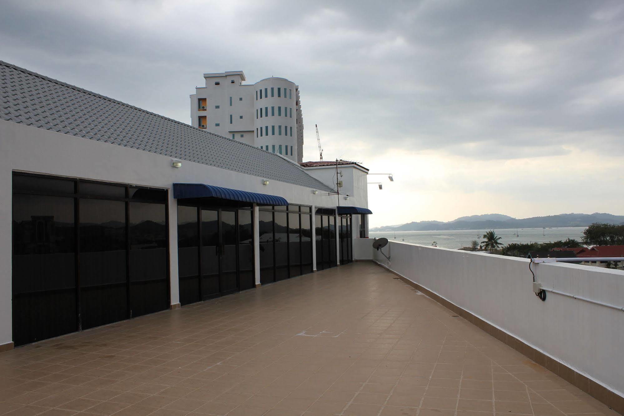 Langkawi Baron Hotel Kuah Exterior photo
