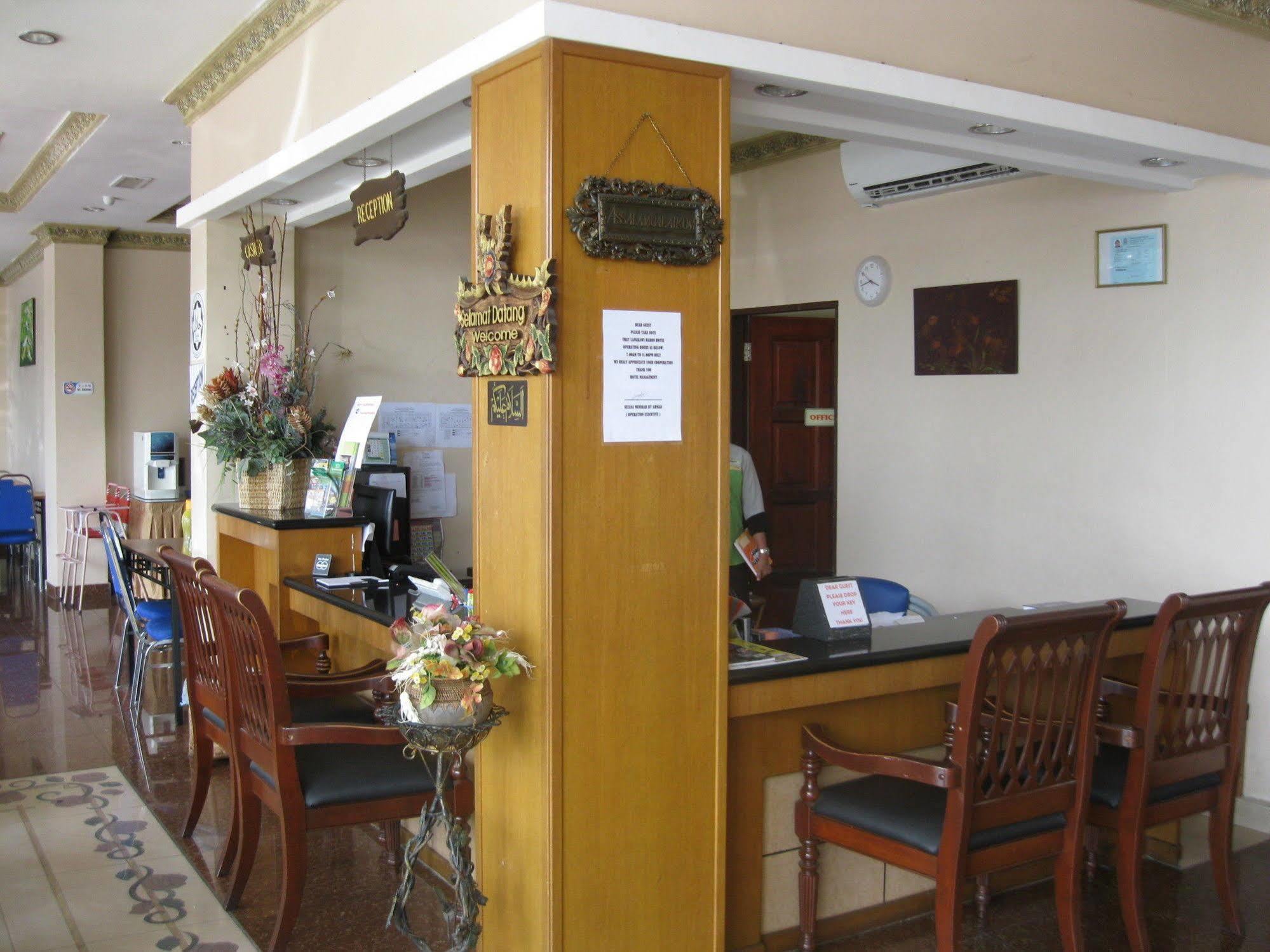 Langkawi Baron Hotel Kuah Exterior photo